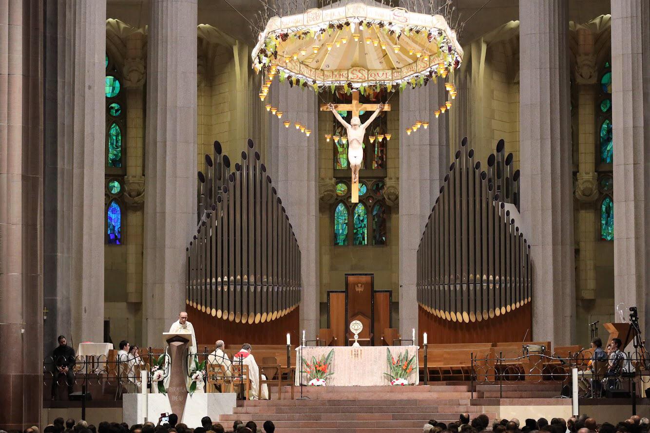 Histórico: más de 1.500 adoradores en la 1ª vigilia de Corpus Christi ...